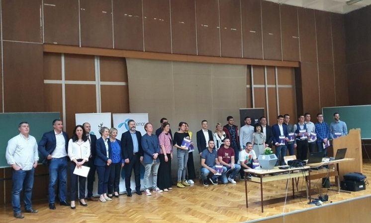 e3cae036c4e2bea1fb8b65e8b2938a97 XL