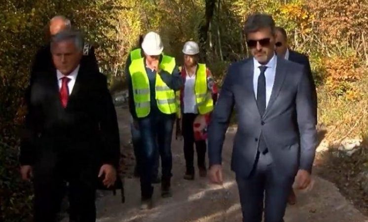 9139b86f02108abdcc0129521eca5e85 XL