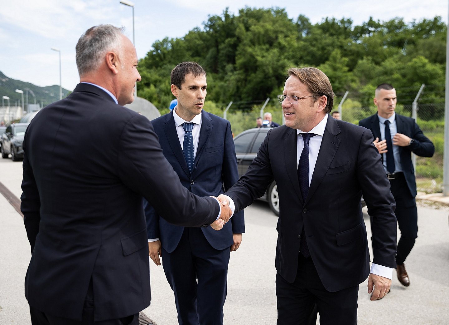 Komesar za susjedstvo i proširenje, Oliver Varhelji,u posjeti trafostanici Lastva